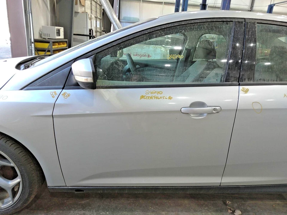 Conjunto de puerta delantera izquierda Ford Focus 12-14 lado del conductor plateado UX OEM DM5Z5820125A Foto 1 de 1