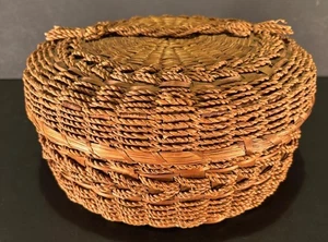 ANTIKER GEFLOCHTENER BEZOGENER NÄHKORB RUND - Bild 1 von 1
