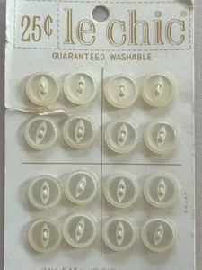 Tarjeta vintage Le chic brillante elegante botones de plástico blanco corteza de pastel iridiscente - Imagen 1 de 3
