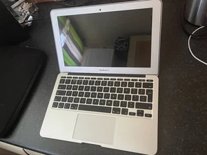 MacBook Air 11 Inch A1465 - Photo 1/5