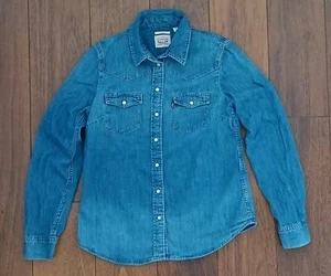 Camisa de mezclilla azul Levi’s para mujer XSmall Barstow Pearl Broches de presión - Excelente estado - Imagen 1 de 10