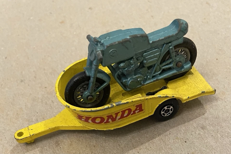 Motocicleta y remolque Honda 38 Lesney Matchbox Series 1960 Inglaterra con Mustang  Foto 1 de 4