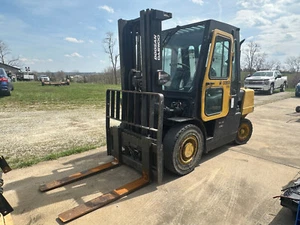 Daewoo Doosan D35S-2 Forklift Diesel 3 Stage Mast & Cab 6700# Capacity - Picture 1 of 24