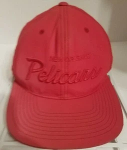 Gorra bordada de nailon Mitchell & Ness roja de los New Orleans Pelicans - Imagen 1 de 8