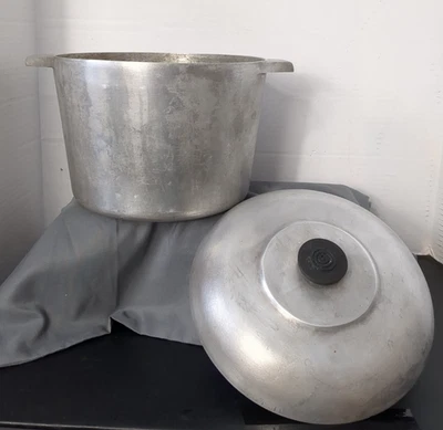 Винтажный глубокий горшок с крышкой Wagner Ware Sidney O Magnalite 4738-P (8 кварт) - Изображение 1 из 4