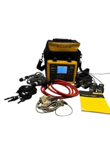 REGISTRADOR DE ALIMENTACIÓN TRIFÁSICO FLUKE 1735 CON CARGADOR DE ESTUCHE DE CABLES - Imagen 1 de 4
