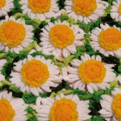 De colección 3D Ganchillo Margarita Lap Throw/Blanco Afgano con Acento de Cama Puffs Amarillo 32x47' Foto 1 de 4