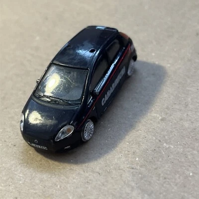  AUTO  VINTAGE MODELLINO GRANDE PUNTO 1:72 CARABINIERI HONGWELL - 5,3 CM CIRCA - Immagine 1 di 4