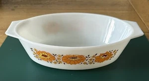 Vintage English Pyrex Sunflower Design (1978-1980) Casserole Dish - Picture 1 of 4