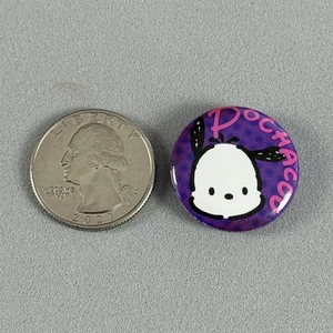 Vintage Sanrio Pochacco Hund Welpe Figur lila kleine Knopfleiste Pinback #57108 - Bild 1 von 2