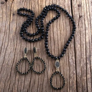 Trendy long pierced gold and black bead teardrop necklace and earring set - Picture 1 of 4