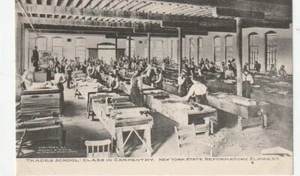Elmira NY Trades School - Classe di Falegnameria Riformatorio dello Stato di New York - Foto 1 di 2