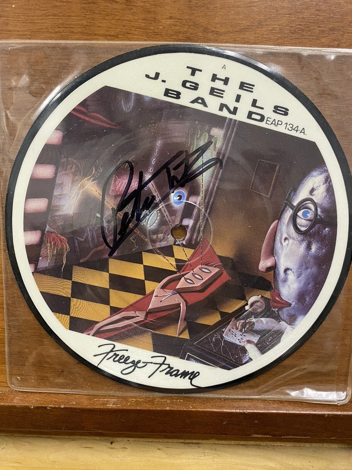 The J. Geils Band Peter Wolf Signed Vinyl 45rpm Picture Disc Freeze Frame 1982  - Image 1 of 1