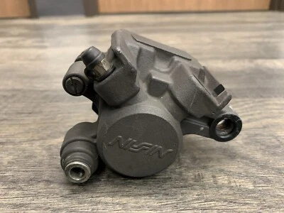 Pinza de freno trasera Honda 2002-2004 CB900F 919 Hornet OEM NISIN Foto 1 de 4