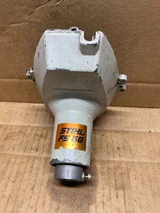 Una cubierta de embrague usada con tambor de una recortadora de cuerdas de eje curvo Stihl FS56 - Imagen 1 de 5