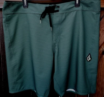 NWOT 💥  VOLCOM  💥 TRUE TO THIS Striped Board Shorts Pocket Size 38 - Image 1 of 3
