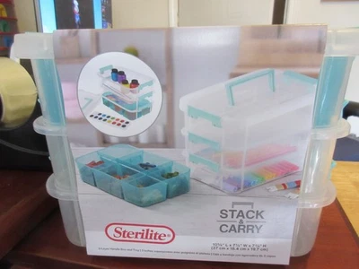 Sterilite 1413 SLV86 - apilable y transporte transparente - caja de 3 capas, tapa transparente y mango azul, Foto 1 de 3