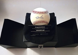 2025 Under Wraps Brooks Lee Autographed Baseball - Minnesota Twins - Picture 1 of 4