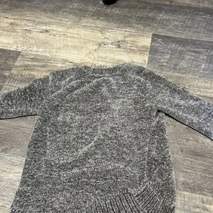 Girls Gray Sweater Size Medium Barely Worn. - Picture 1 of 4