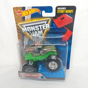Grave Digger 2016 Hot Wheels Monster Jam 1:64 Truck Stunt Ramp 29 NEW & SEALED - Picture 1 of 5