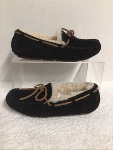 NWOB WOMENS SIZE 5 BLACK UGG DAKOTA 5612 SUEDE SHEEPSKIN MOCCASINS SLIPPERS - Picture 1 of 8