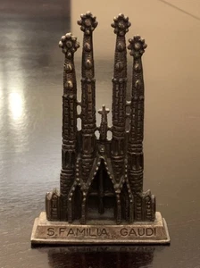Souvenir de la Cathédrale Sagrada Familia Gaudi Barcelona Laiton hauteur 5” - Picture 1 of 7