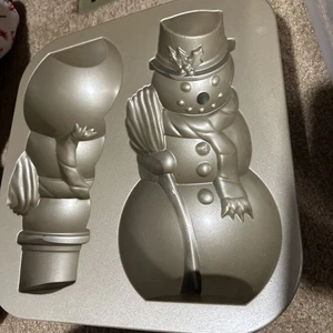 Nordic Ware Snowman 3D Cake Pan Non Stick Cast Aluminum 10 Cup Made In USA - Picture 1 of 4