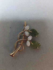 Krementz Opal & Nephrite Jade Carved Leaf Vintage Gold Filled PinCJC J-13 (17) - Picture 1 of 2