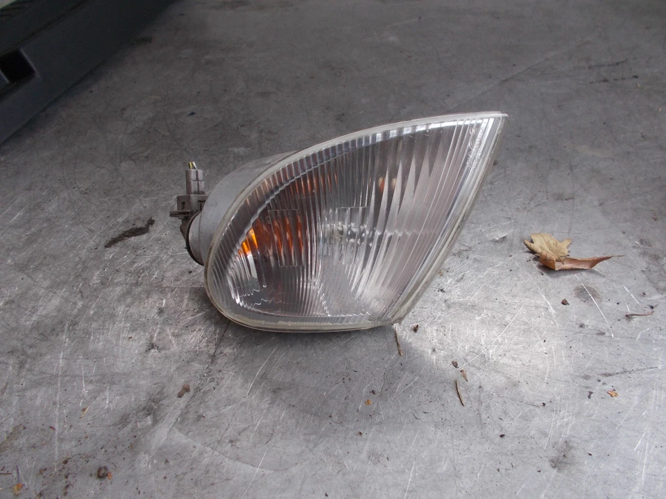 RENAULT LAGUNA MK2 2001 LADO DEL PASAJERO LUZ INDICADORA LADO CERCANO G7700820126 Foto 1 de 4