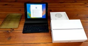 Apple Pad 9,7" 5. Gen. mit 32GB, Wi-Fi, Space grau, A1822 in OVP mit ... LESEN - Bild 1 von 9