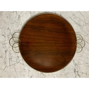 Bandeja decorativa grande vintage de latón y madera curvada con mango de teca MCM 18" - Imagen 1 de 11