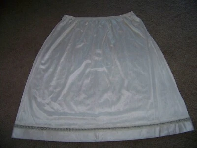 DE COLECCIÓN LORRAINE NYLON MEDIO DESLIZAMIENTO CON ENCAJE TALLA GRANDE MARFIL 22" HECHO EN ESTADOS UNIDOS LIMPIO BONITO Foto 1 de 4