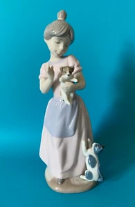Vintage Porcelain Nadal Figurine Girl with Puppy Dog & Kitten Made in Spain 2624 - Picture 1 of 8