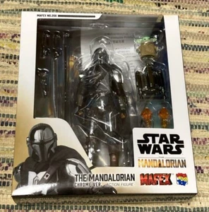 PSL 2nd Delivery MAFEX No.256 THE MANDALORIAN CHROME Ver. STAR WARS CELEBRATION - Picture 1 of 5