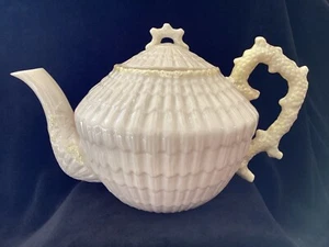 Belleek - Ireland "Limpet Yellow" #72 teapot - Picture 1 of 11