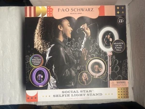 FAO Schwarz Social Star Selfie Light Stand NEW - Picture 1 of 2