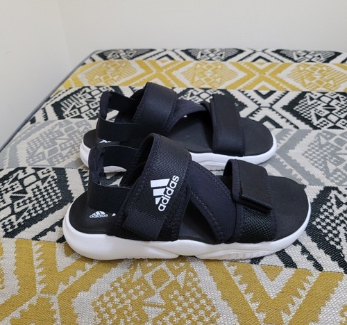 Sandali sportivi Adidas Terrex Sumra indossati una volta da donna taglia 4 EU 37 bianco e nero