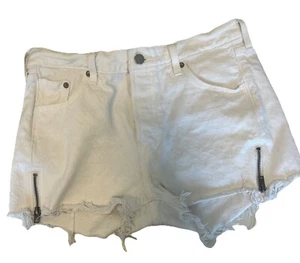 Jeans donna Levi's 501s W28 bianco alterato in pantaloncino corto - Foto 1 di 17