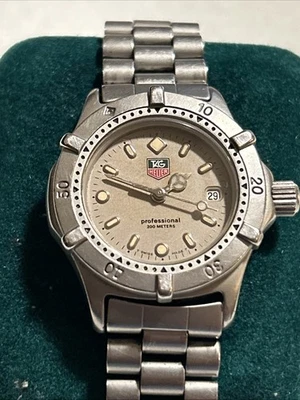 tag heuer profesional 200m cuarzo damas 26 mm titanio Foto 1 de 4