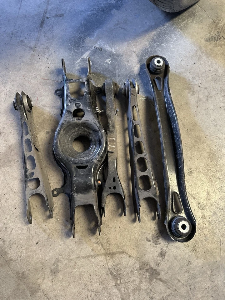 2016-2024 Chevrolet Camaro SS Rear Right Passenger Control Arm Set OEM - Image 1 of 1