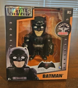 Batman v Superman - Figura Blindada Batman M8 Metales Die Cast DC Totalmente Nueva Sellada - Imagen 1 de 5