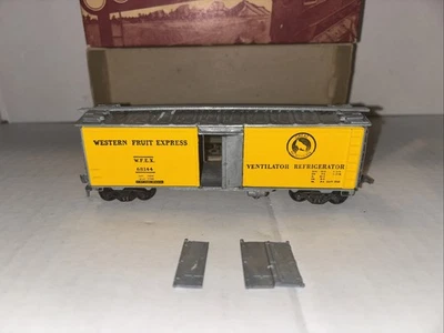 Roundhouse Western Fruit Express Diecast 40’ HO Reefer Boxcar, Complete, MDC - Image 1 of 4