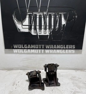 97-02 2.5 4 Cylinder Left & Right Motor Engine Mount Brackets Jeep TJ Wrangler - Picture 1 of 8