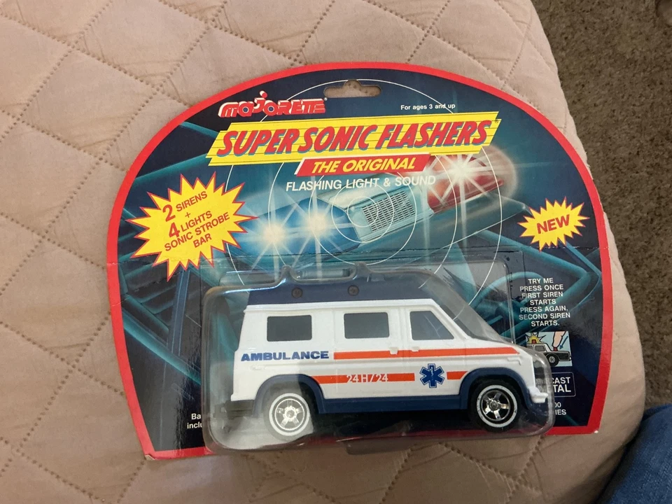 MAJORETTE AMBULANCIA serie 3300 diecast NUEVO Foto 1 de 4