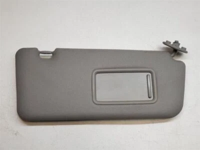 04-05 Parasol derecho pasajero con iluminación se adapta a RAV4 MPN: 7431042380A0 Foto 1 de 4