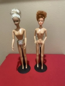 Offbrand Barbie Style Puppen blond/rot rothaarig biegsame Knie weiche Gummibeine - Bild 1 von 6