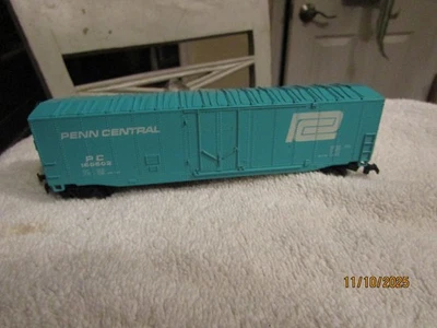 Vintage Bachmann HO 50' Plug Door Box Car Penn Central PC 160502 - Image 1 of 4