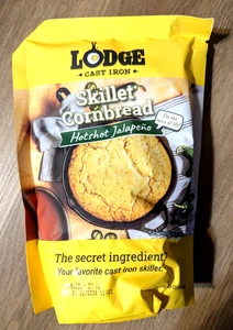 Lodge Cast Iron Skillet Cornbread Hotshot Jalapeno Mix 16 oz - Picture 1 of 3