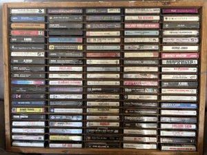 Vintage Mixed Variety 70s 80s 90s Plastic Cassette Tapes Lot of 100 in Cases - Imagen 1 de 9