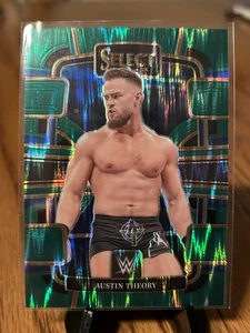 2024 Panini Select WWE WRESTLING CONCOURSE GREEN FLASH PRIZM AUSTIN THEORY #92 - Foto 1 di 2